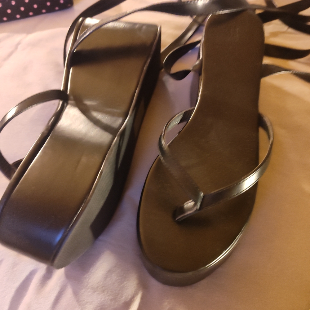 Chic Black Platform Shoes with Elevated Style
